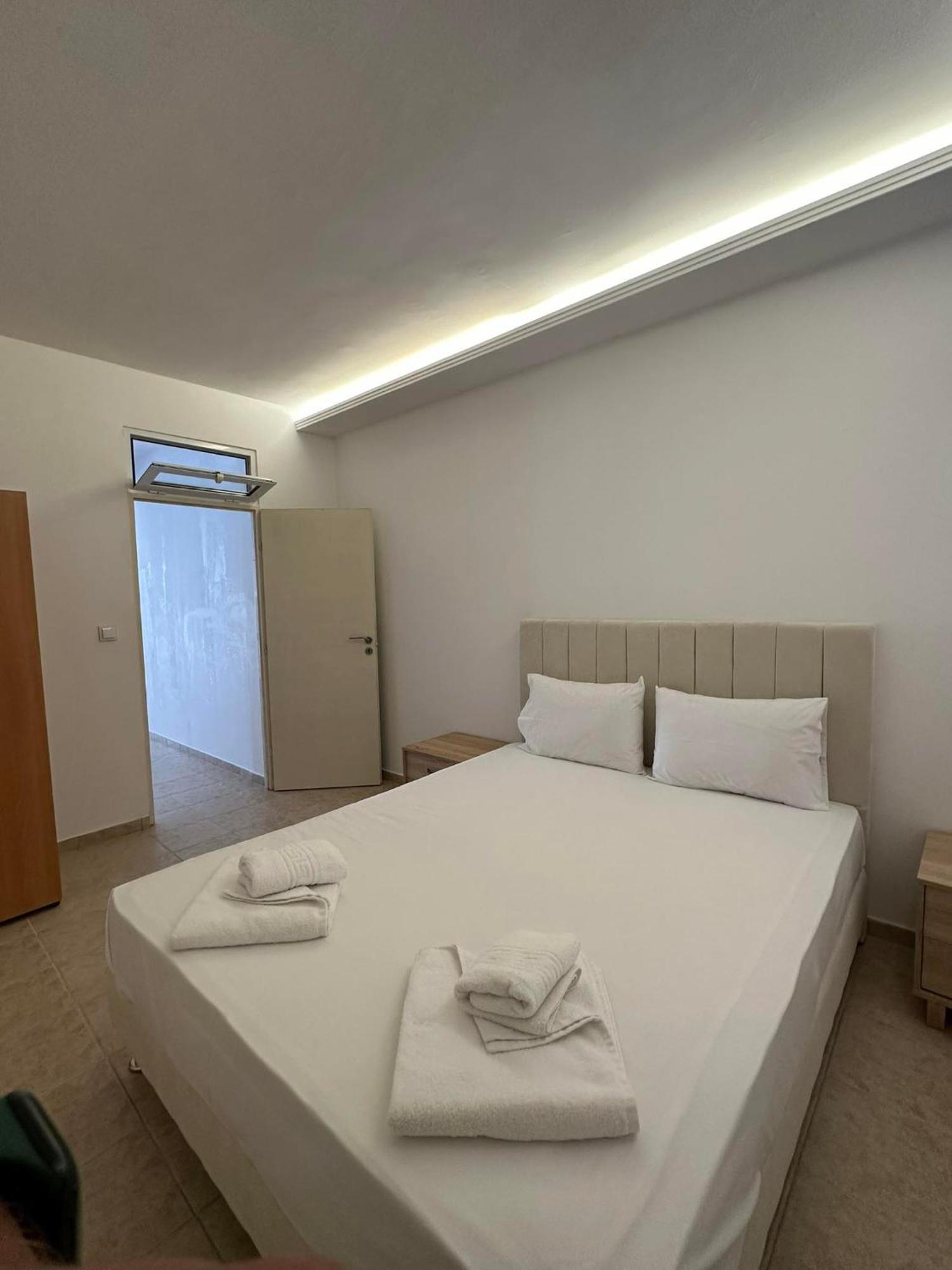 Azzurro Hotell Paleros Exteriör bild
